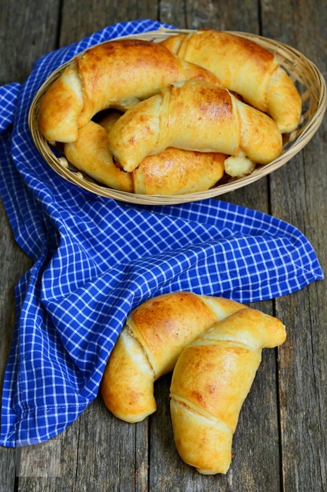 Cornuri pizza gustoase și ușor de preparat acasă