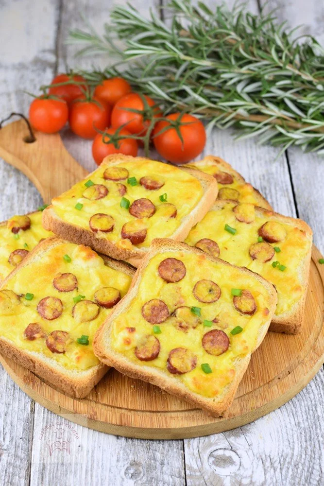 Omleta pe felii de pâine, o rețetă ușor de preparat și savuroasă.