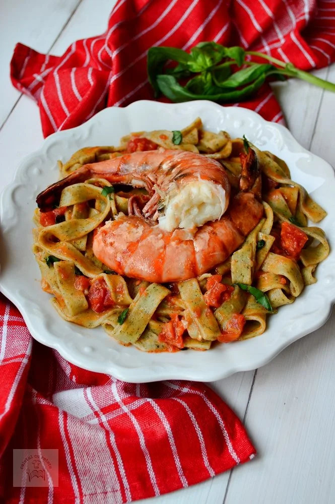 Tagliatelle cu creveți - rețetă delicioasă pentru o cină specială